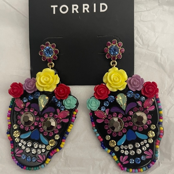 FREE WITH $100 PURCHASE TORRID NWT BEADED SKELETON EARRING - Picture 3 of 4